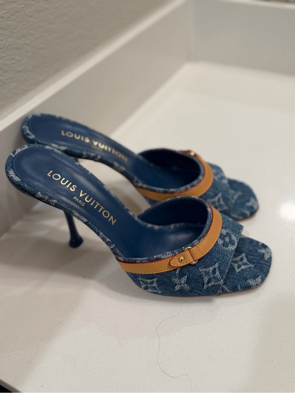 Louis Vuitton women Denim Monogram Slip-On Sandals with Tan Trim
38.5 - Picture 8 of 11